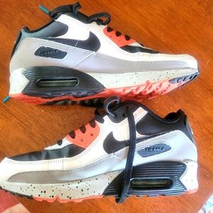 Air max tennis shoes